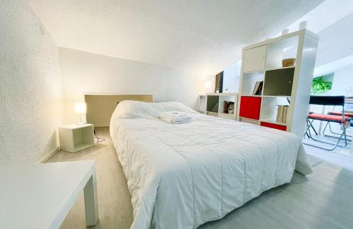 Quartier Hyper-Centre Apartment | #EH Le Rousseau