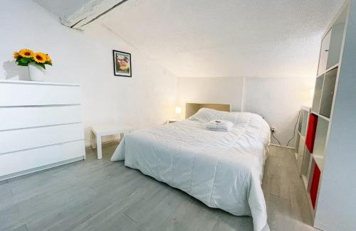 Quartier Hyper-Centre Apartment | #EH Le Rousseau
