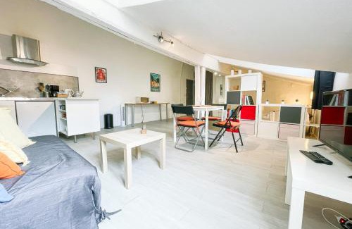 Quartier Hyper-Centre Apartment | #EH Le Rousseau
