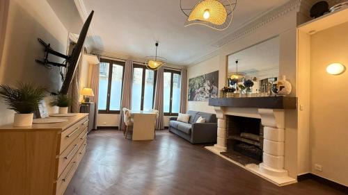 16th Arrondissement Apartment | Eiffel-Tower, Deluxe Suite Passy
