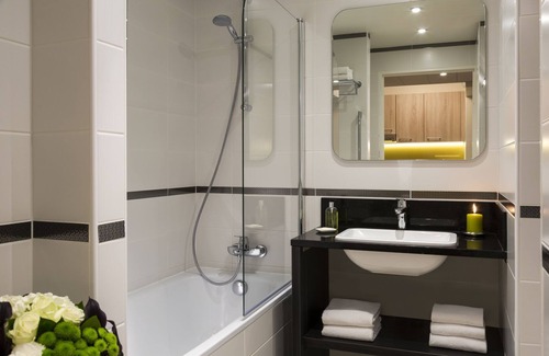 Faubourg Saint-Germain Apartment | EIFFEL TOWER STUDIO WITH AIRCON