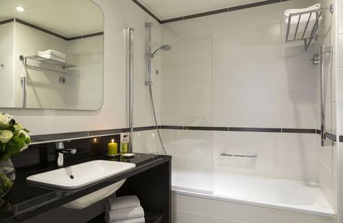 Faubourg Saint-Germain Apartment | EIFFEL TOWER STUDIO WITH AIRCON