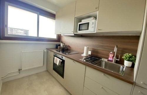Saint-Lambert Apartment | Eiffel Tower View & Pool