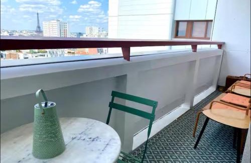 Saint-Lambert Apartment | Eiffel Tower View & Pool