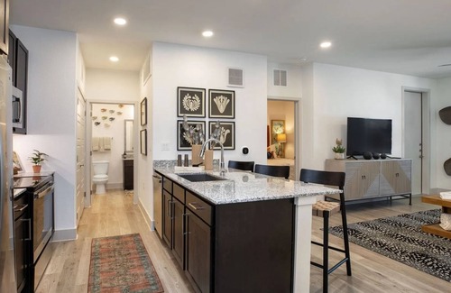 Austin Apartment | EightyOne10 1BD 8 - One Bedroom Apartment, Sleeps 2