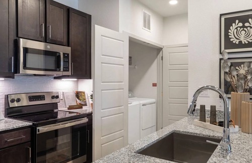 Austin Apartment | EightyOne10 1BD 8 - One Bedroom Apartment, Sleeps 2