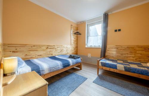 Bemerode Apartment | Ein Privatzimmer mit Fußbodenheizung und Pantryküche in der Nähe der Messe