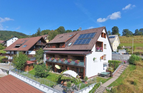 Lenzkirch Apartment | Einzelzimmer, 13qm, mit DU/WC und Balkon