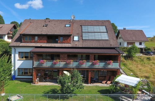 Lenzkirch Apartment | Einzelzimmer, 13qm, mit DU/WC und Balkon