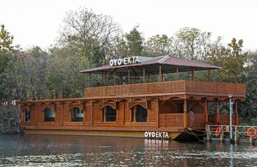 Rajpipla Boat Rental | Ekta Houseboat Statue Of Unity Kevadia