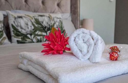 La Lucia House | Ekuthuleni Modern Christian Guesthouse with seaview