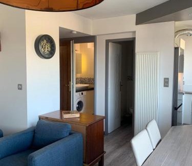 Billere Apartment | Elégant appart avec balcon, Clim et garage