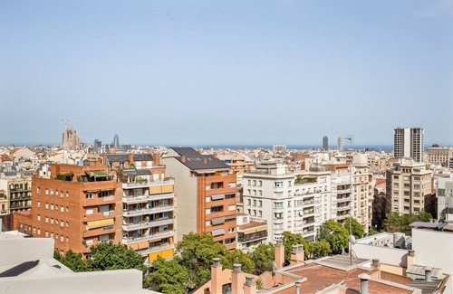 la Vila de Gracia Apartment | El Camp d'en Grassot i Gràcia Nova 3BR w/rooftop & pool, by Blueground