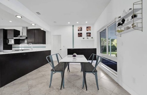 North Miami Beach House | El Jardín Sleeps 11 Heated Pool Hot Tub Aventura