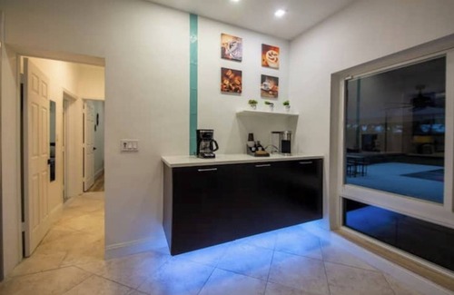 North Miami Beach House | El Jardín Sleeps 11 Heated Pool Hot Tub Aventura