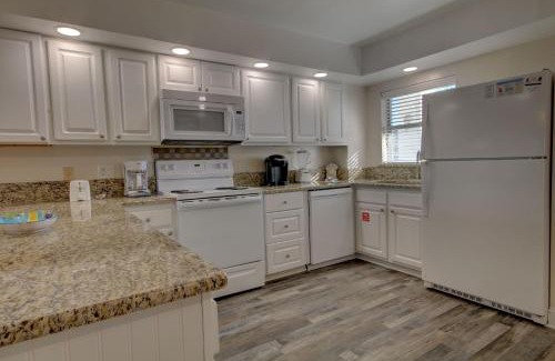 Fort Walton Beach House | El Matador 317 - Walk right out to the pool and the beach!