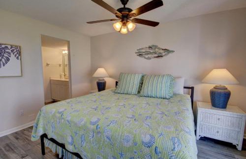 Fort Walton Beach House | El Matador 317 - Walk right out to the pool and the beach!