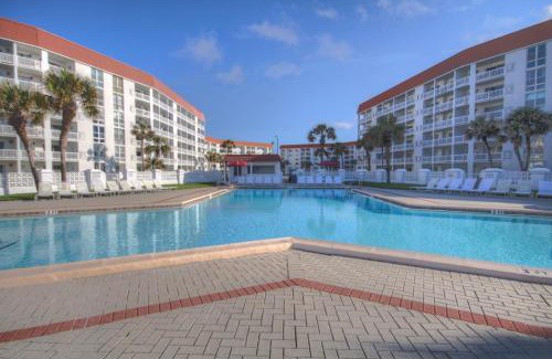 Fort Walton Beach House | El Matador 317 - Walk right out to the pool and the beach!
