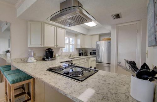 Fort Walton Beach House | El Matador 319 - Walk right out to the pool and the beach!