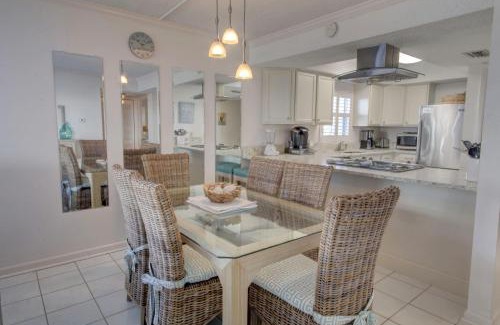 Fort Walton Beach House | El Matador 319 - Walk right out to the pool and the beach!
