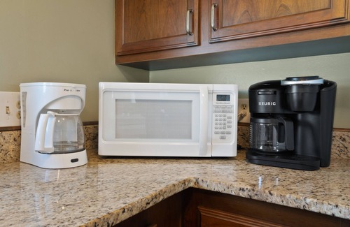 Fort Walton Beach Condo | El Matador 369 by Alicia Hollis Rentals Open Now FREE TICKETS! $300/Day