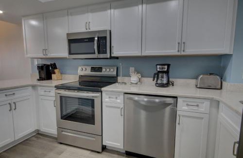 Fort Walton Beach House | El Matador 457 - Gulf front with beautiful views of the Gulf and pool