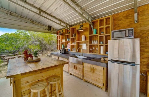 Dripping Springs RV Rental | El Mundo | Stargazer Retreat + Shared Pool Access