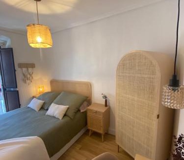 Old Town Apartment | "El Paraguas del Antiguo" Parking privado gratuito-Tres dormitorios independientes