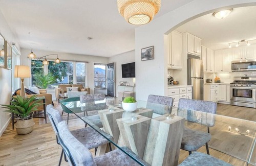 Broadmoor House | El Sereno Ascent! Pet-Friendly Executive Home