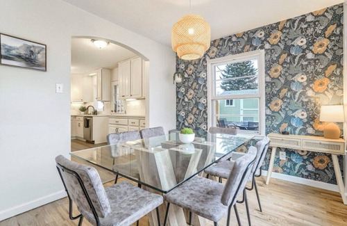 Broadmoor House | El Sereno Ascent! Pet-Friendly Executive Home