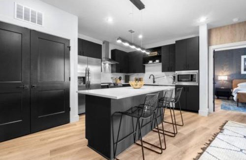 West End Apartment | Electric - Odyssey -Top Floor West End 2 Bedroom - Minutes to Broadway