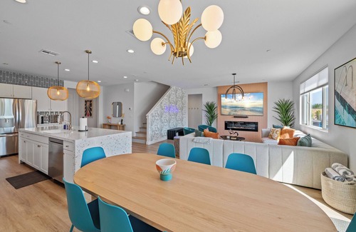 Coachella House | Electric Slide- Lazy River, Pickleball, Resort backyard & Game room
