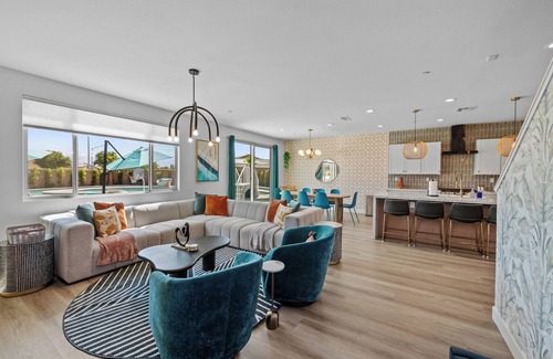 Coachella House | Electric Slide- Lazy River, Pickleball, Resort backyard & Game room