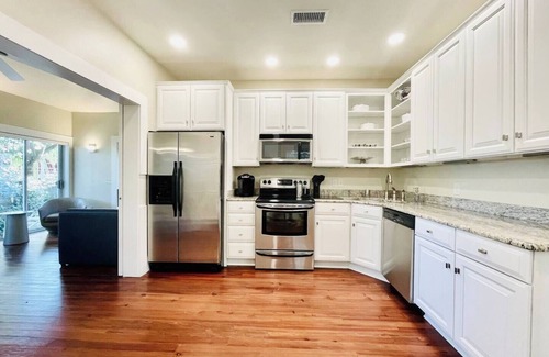 Seville Historic District Cottage | Elegance & Charm: 27 Steps to Old Christ Church