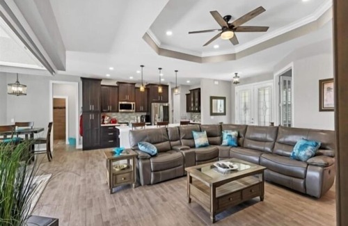 Englewood East House | Elegance in Englewood - Beautiful Pool home with views of Lake Van