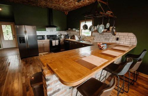 Columbia House | Elegance on Woodland Street!