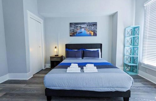 Neartown Cabin | Elegant 1 Bed Montrose - Venice @ Italian Plaza