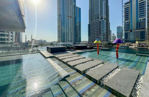 Jumeirah Lake Towers House | Elegant 1-Bedroom with Stunning Lake View in JLT