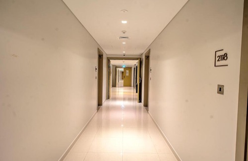 Sheikh Zayed Road Apartment | Elegant 1-BR Near Burj Khalifa
