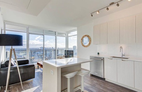 Burnaby Apartment | Elegant 1BR Apt with GYM near Crystal Mall
