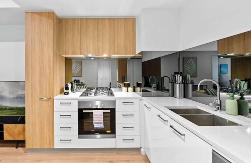 Adelaide Central Business District Apartment | Elegant 1BR CBD 18th WiFl Walkable Parking