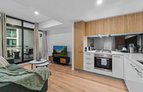 Adelaide Central Business District Apartment | Elegant 1BR CBD Apt Walkable - Parking - WiFi