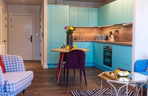 Wembley Park Condo | Elegant 1BR Condo Wembley Robinson with Balcony