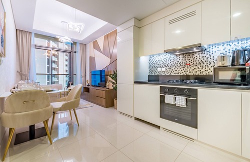 Sheikh Zayed Road Apartment | Elegant 1BR in Aykon City 2 Tower C, Business Bay by Deluxe Holiday Homes