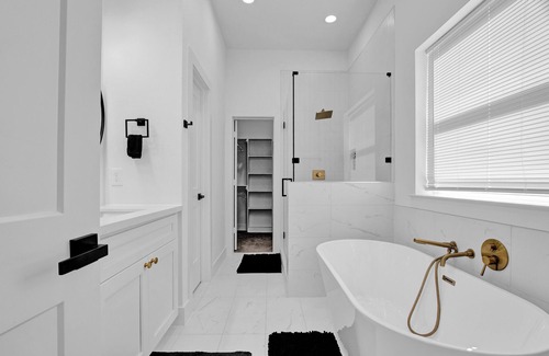 Northside House | Elegant 1BR in Renowned Black House, Independence Heights Houston Oasis