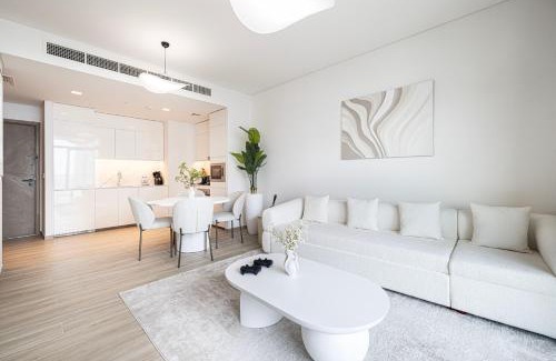 Ras Al Khor Industrial Area Apartment | Elegant 1BR with Skyline View in Creek Harbour
