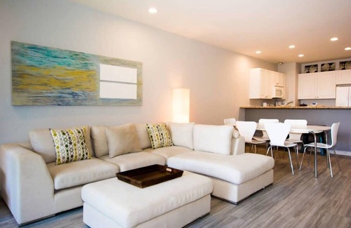 Coco Condo | Elegant 2-BD Condo with Pool
