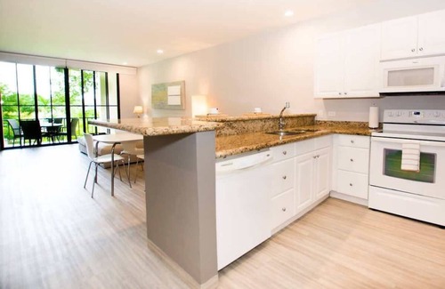 Coco Condo | Elegant 2-BD Condo with Pool
