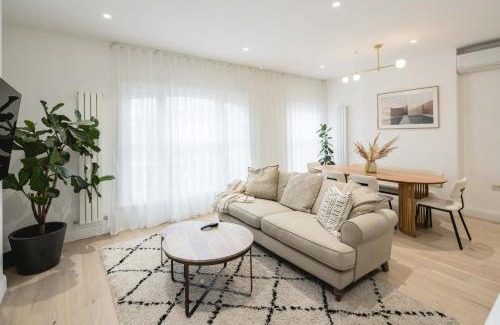 Town Apartment | Elegant 2 Bedroom Apartment in Fulham