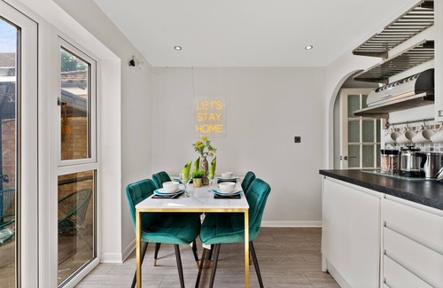 Cambridge House | Elegant 2-Bedroom House - Garden - Parking